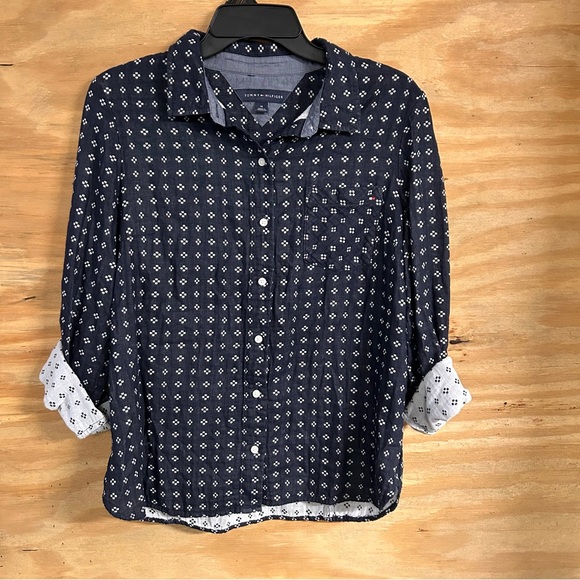 Tommy Hilfiger women’s button up - Picture 2 of 7